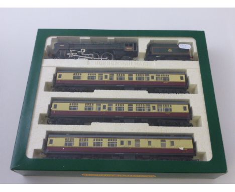 Boxed Special Presentation Edition OO gauge Hornby R2031 'Great British Trains' The Bristolian Train Pack with Venus engine a