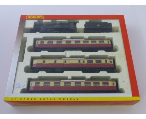 Boxed OO gauge Hornby R2024 Western Region Express Passenger Train Pack with Winchester Castle engine and three coaches, nr m
