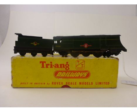 Boxed Triang TT gauge Merchant Navy Class Clan Line engine plus tender