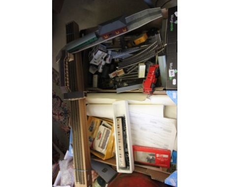 Quantity of model railway accessories mainly Hornby OO with Dublo including rolling stock, platform, buildings, engine, track