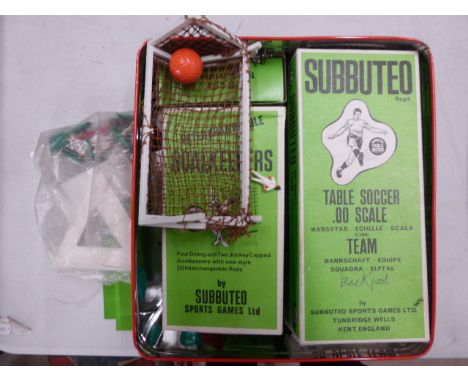 Group of boxed HW Subbuteo including three boxed teams (red 1, blue and Blackpool 13) and C132, C117, C133 plus unboxed goals