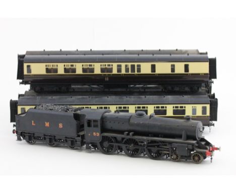 Vintage O gauge locomotive & tender in LMS black livery with a set of six coaches