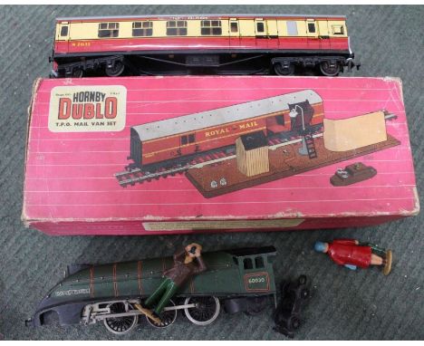 Hornby Dublo main van set boxed, 'Golden Fleece' engine, two tin plate 'Taloman' carriages, &amp; two model figures
