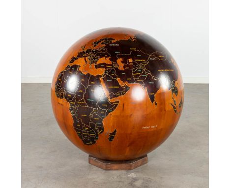 An exceptionally large globe, wood inlayed with metal. 20th century.&nbsp;(D:80 cm)