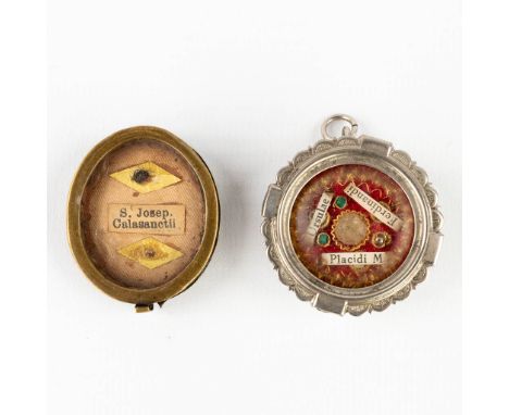 Two sealed&nbsp;theca's with relics, S. Josep. Calasanctii and Ursulae, Ferdinandi and Placidi M.&nbsp;Without papers.&nbsp;Y