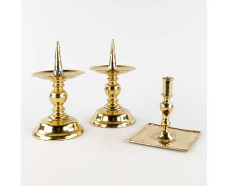 A pair of antique Flemish candle holders added 1 candlestick. 17th/18th century.&nbsp;(H:22 x D:12,5 cm)