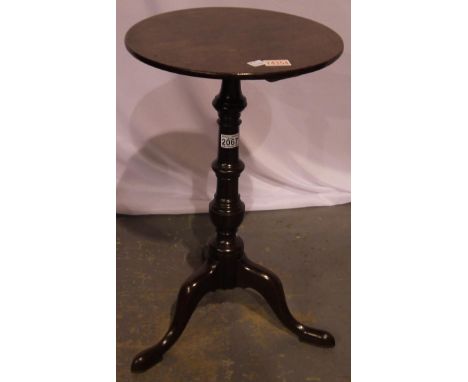 A George III mahogany tripod wine table, with turned support, H: 63 cm, D: 36 cm. 