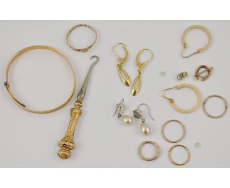 Gilt meal bangle, gold earings, gold ounted button hook, etc.