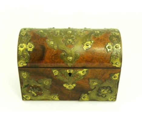 A VICTORIAN BRASS MOUNTED AND FIGURED WALNUT TEA CADDY WITH COFFERED LID