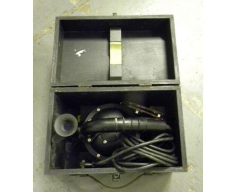 AN ALDIS LAMP, C1940 IN PAINTED WOOD BOX