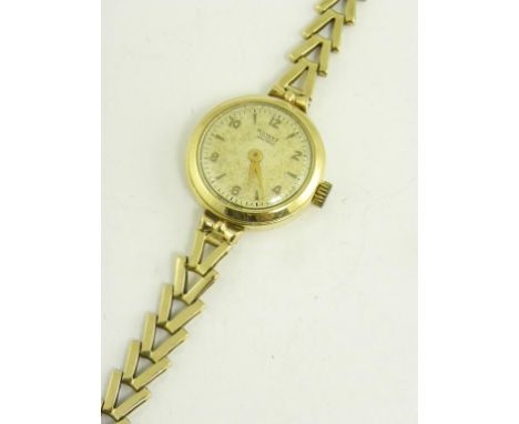 A ROTARY 9CT GOLD LADY'S WRISTWATCH, LONDON 1955, ON 9CT GOLD BRACELET, 15.6G GROSS