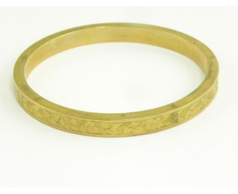 A 9CT GOLD BANGLE, BIRMINGHAM 1924, 12G