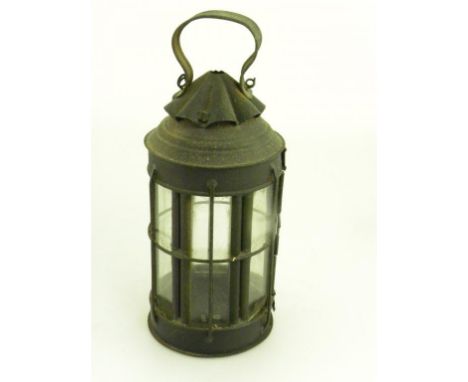 CANDLE LIGHTING. AN EDWARDIAN TINPLATE STABLE LANTERN WITH GLASS PANELS, DOOR AND WIRE GUARDS