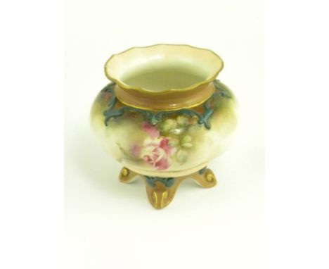 A JAMES HADLEY & SONS WORCESTER COMPRESSED OGEE VASE, PRINTED AND PAINTED WITH ROSES, ON FOUR FEET, C1905