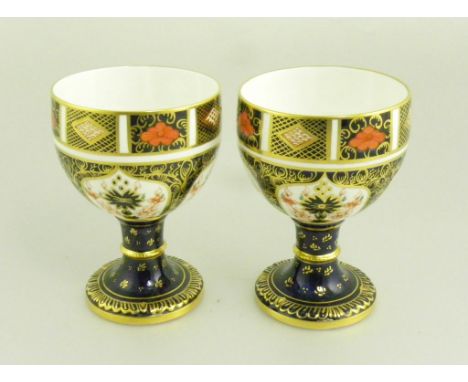 A PAIR OF ROYAL CROWN DERBY IMARI PATTERN GOBLETS