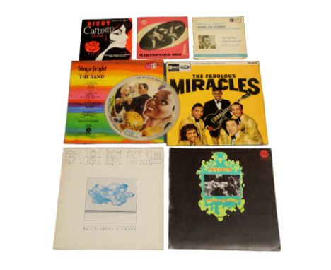 A collection of vinyl lp's and 7 inch singles to include Beatles Abbey Road, Beatles Sgt Peppers Lonely Hearts Club Band, Cat