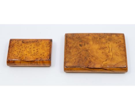 An early 20th Century Russian karelian birch cigarette box, approx 8.4cm long and a matching Russian karelian birch snuff box