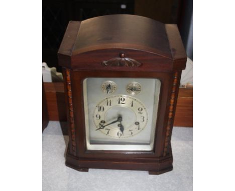 An Edwardian mahogany 8 day mantel clock 