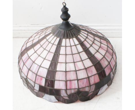 A large Tiffany-style leaded light lampshade (60cm diameter x 46cm total height)