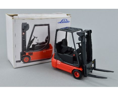 A BOXED DICKIE-SCHUCO LINDE E16 FORK LIFT TRUCK, looks to have hardly ever been removed from box, box complete with inner tra