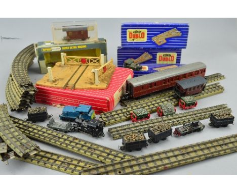 A QUANTITY OF BOXED AND UNBOXED MODEL RAILWAY ITEMS, to include N gauge Lima diesel shunter No.D2790, B.R. blue livery (211) 