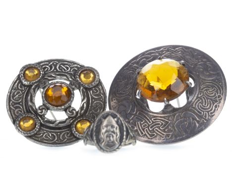 GEM SET BROOCH, 45mm in diameter, with central round orange gem, with makers mark SM to the reverse, along with a plated gem 