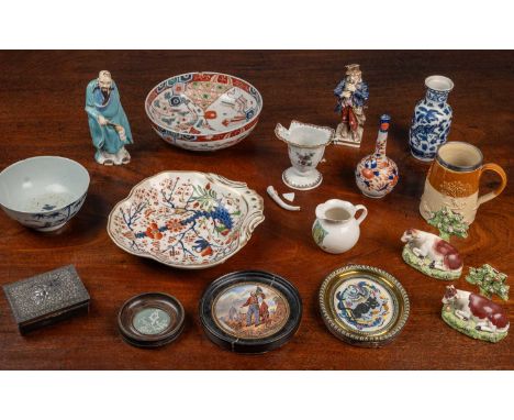A group of miscellaneous ornaments to include a Chinese porcelain bowl; a small Chinese porcelain jug; further Oriental potte