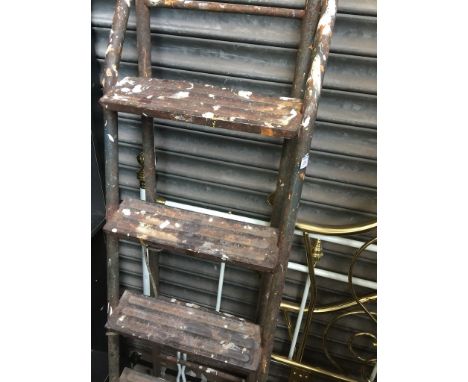 METAL STEP LADDERS