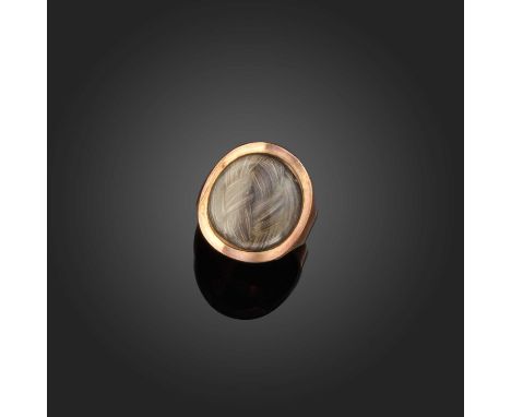 A gold and hairwork mourning ring, circa 1792, set with a circular glazed compartment containing woven hairwork, to a plain g