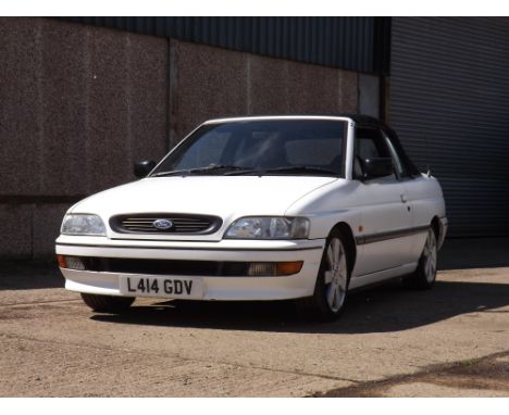 Cracking little Escort soft-top ready for the Summer.
5th-generation Escort Cabriolet in Si-spec meaning a 1.8-litre, 16-valv