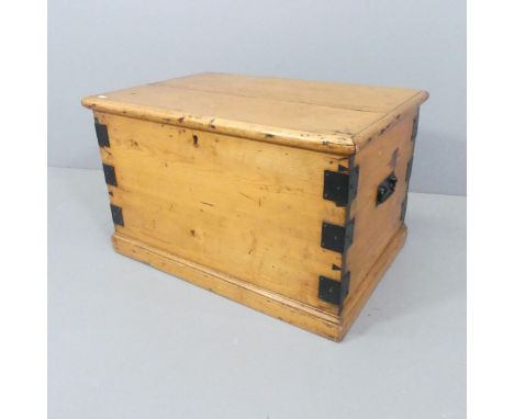 An antique metal bound pine trunk. 79x48x54cm. 