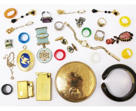 A mixed lot to include a Masonic hallmarked silver medal, three vintage lighters, a vintage compact, a 9ct gold chain, a 9ct 