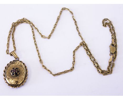A 9ct gold chain and locket. Gross wt. 8g