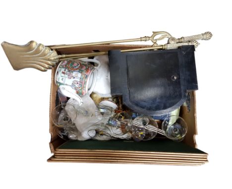 LARGE QUANTITY OF PORCELAIN/CERAMICS TO INCLUDE ROYAL DOULTON, CARLTONWARE ETC 