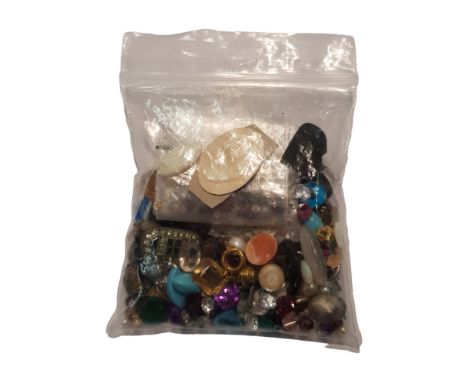 QUANTITY OF MIXED LOOSE GEMSTONES TO INCLUDE DIAMOND, RUBY, PERIDOT ETC 