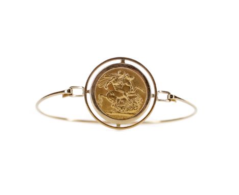 GEORGE V (1910 - 1936) SOVEREIGN BANGLE DATED 1912, 13.3g
