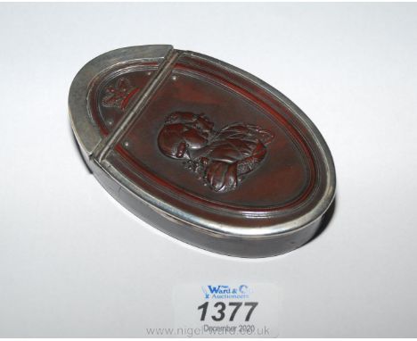 Royalty interest: A rare and fine horn patch or snuff box, c. 1812, pressed with profile portraits of George III and Queen Ch