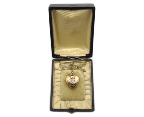 8ct gold and enamel heart locket on chain, continental hallmarks, in original box Condition Report & Further Details Approx 3