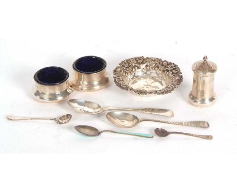 Mixed Lot: An Edwardian three piece condiment set to include two open salts with blue glass liners and pepper, all hallmarked