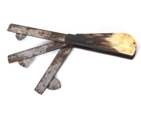 Vintage fleam/veterinary three bladed knife with polished horn handle, 8.5cm long