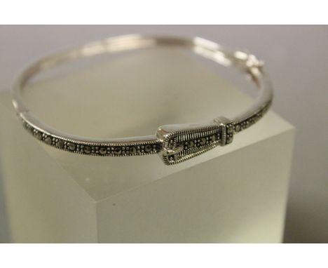 Silver belt shaped bangle 