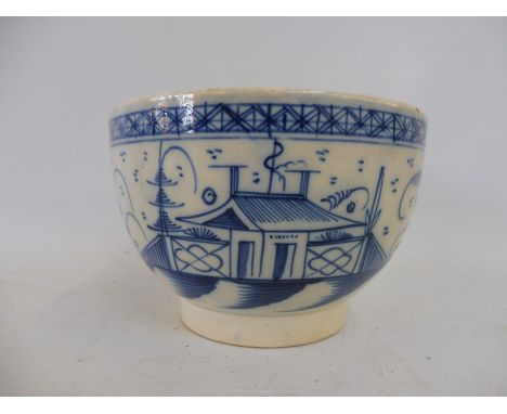 An 18th Century Worcester bowl, 4 3/4" diameter. 