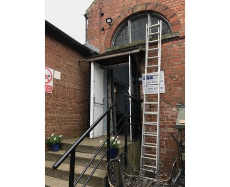 Alloy extending ladder