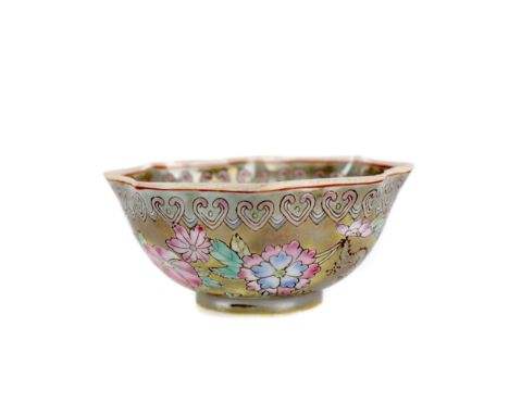 EARLY 20TH CENTURY CHINESE PORCELAIN BOWL, of shaped circular form, painted to the interior and exterior with dragons and flo