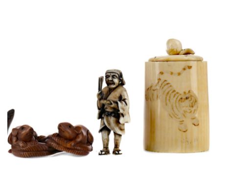 EARLY 20TH CENTURY JAPANESE IVORY NETSUKE, modelled as a man holding a fan, 5cm high, along with a carved wood netsuke modell