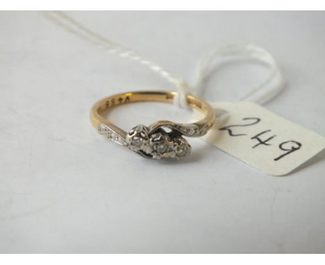 18ct gold three stone diamond ring     