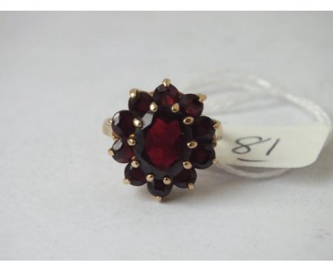 9ct garnet cluster ring approx size K 4g inc    