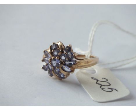 9ct Tanzanite cluster ring approx size Q     