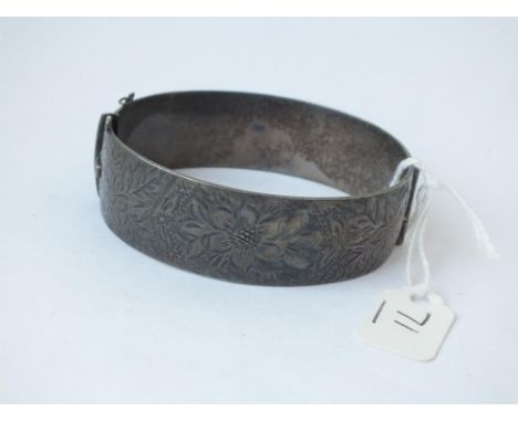 Wide silver bangle 54g       
