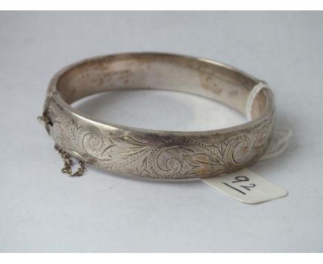 Silver scroll engraved hinged bangle 19g     